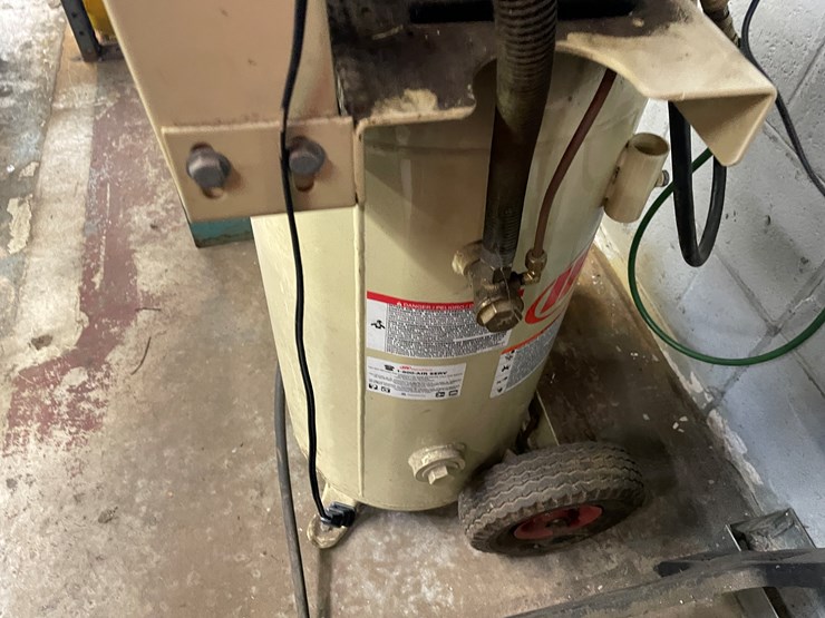#2510-•-ingersoll-rand-portable-air-compressor-(columbia-heights,-mn)-image-9