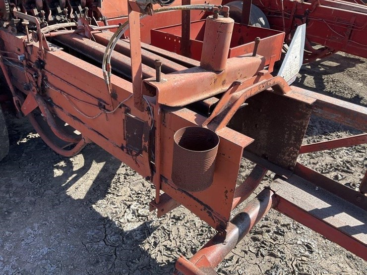 new-holland-500-image-16