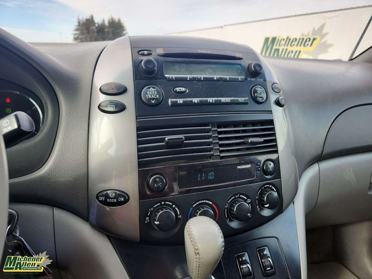 2007-toyota-sienna-le-image-21