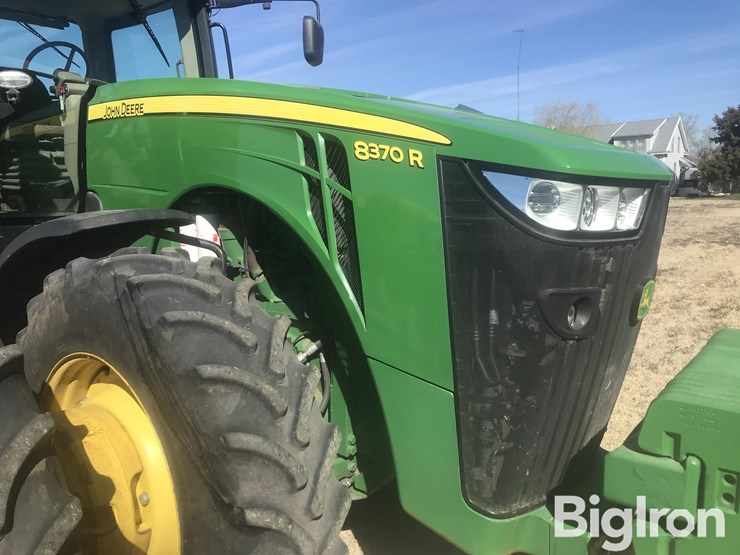 2015-john-deere-8370r-image-11