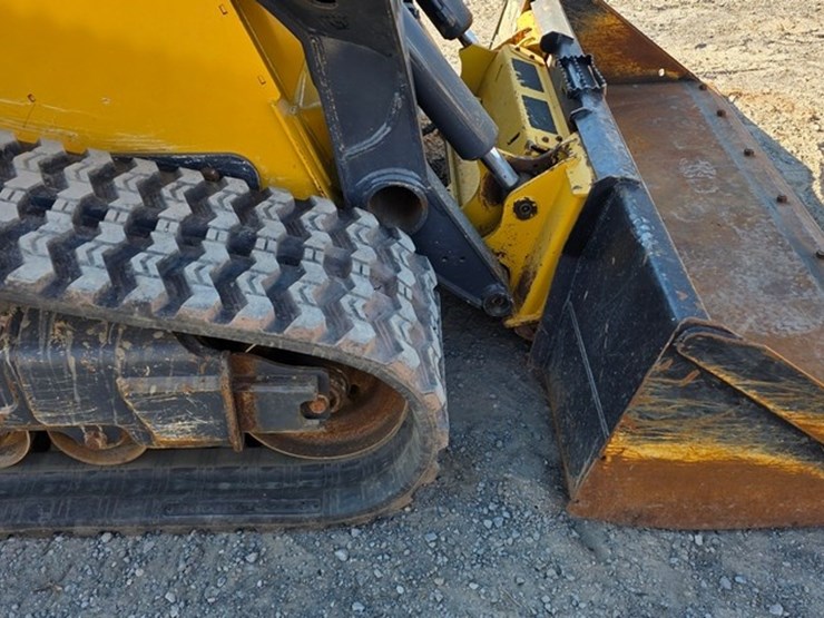 2023-deere-331g-image-8