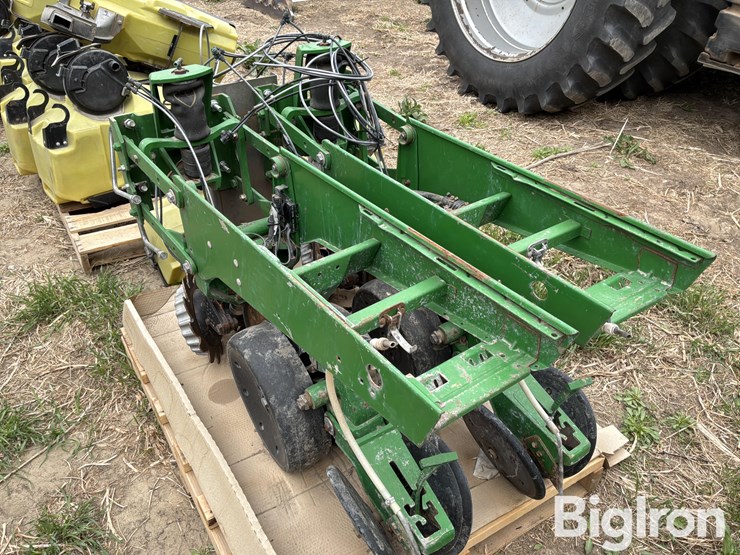 john-deere-12-image-11