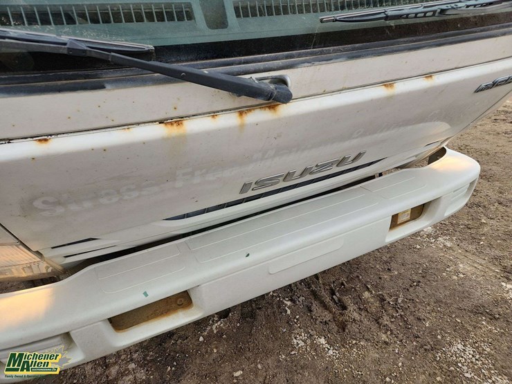 2016-isuzu-npr-image-29