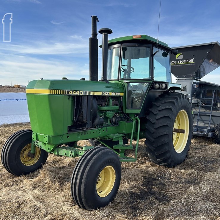 JOHN DEERE 4440