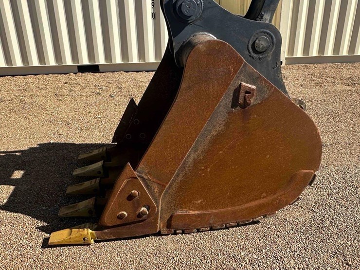 2021-deere-200-lc-image-12