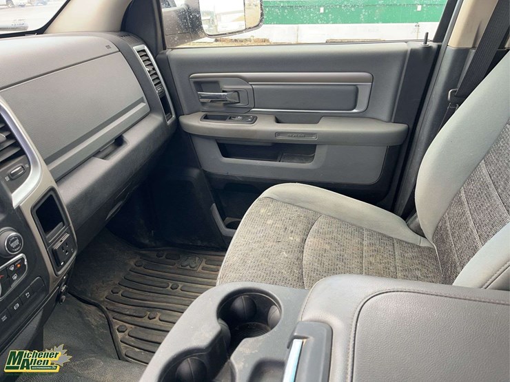 2014-dodge-2500-image-21