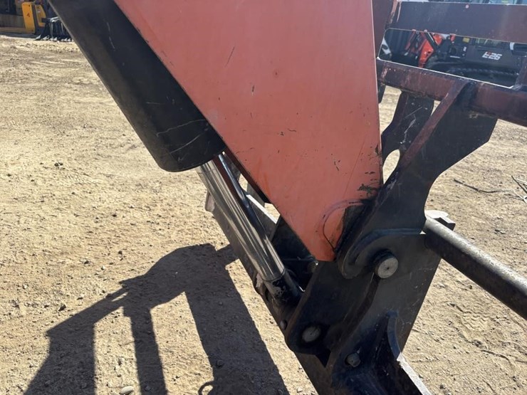 2014-jlg-8042-image-15