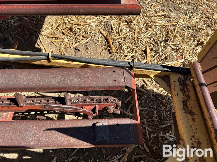 new-holland-1033-image-17