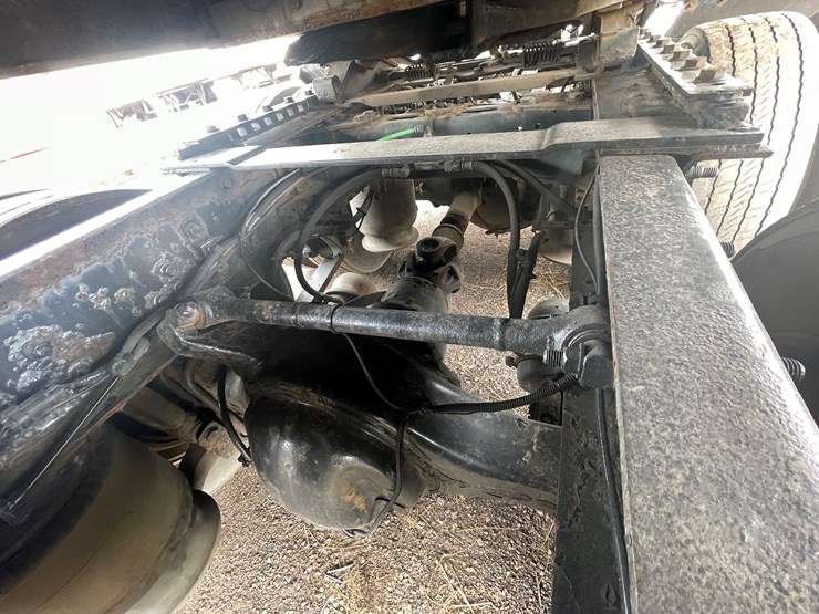 #232-•-2016-freightliner-truck-tractor-(has-wi-title)-(mora,-mn)-image-17