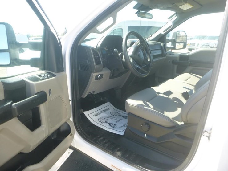 2021-ford-f550-image-11