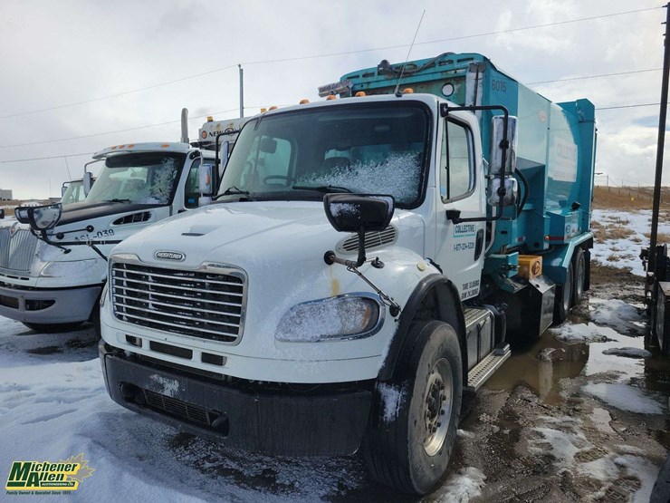 2015-freightliner-m2-106-image-1