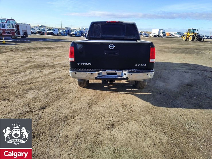 2015-nissan-titan-image-4