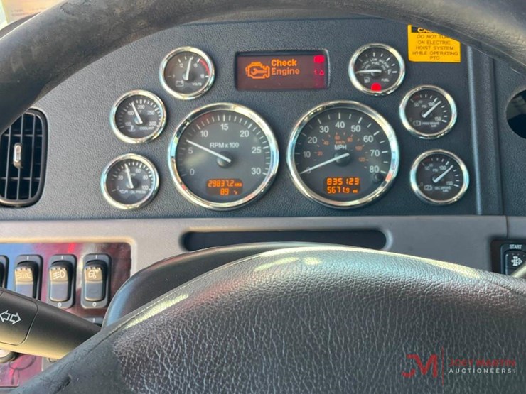 2015-peterbilt-389-image-12