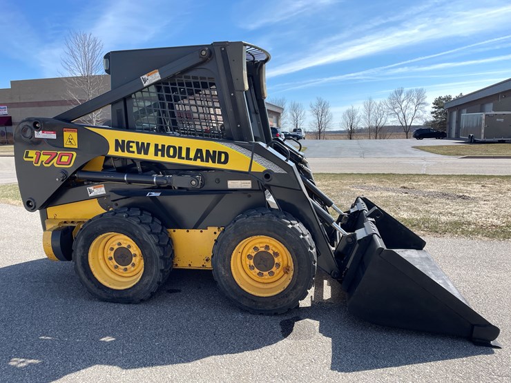 new-holland-l170-image-5