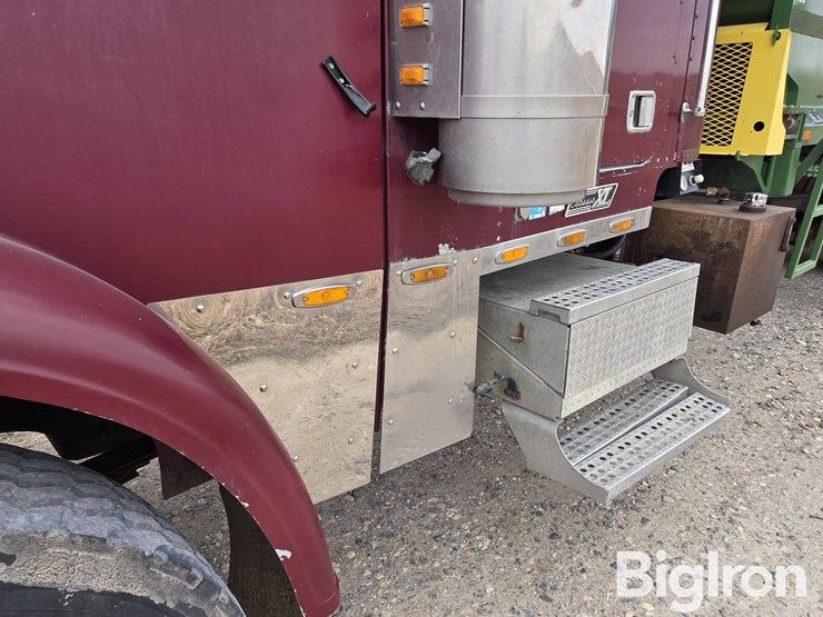 2000-freightliner-fld120-image-17