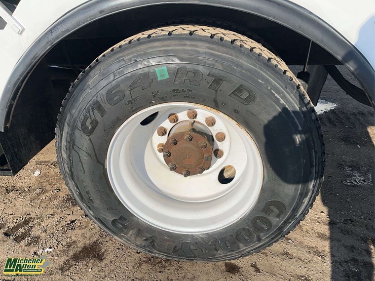 2006-international-durastar-4300-image-11