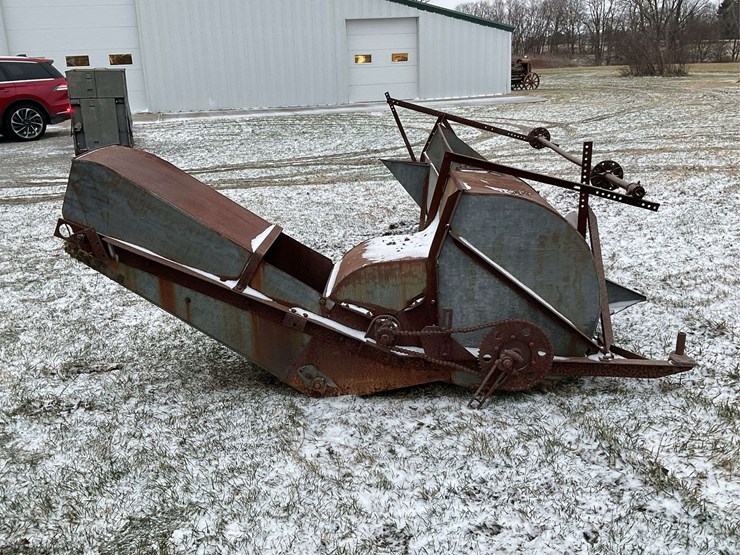 fordson-with-mounted-gleaner-combine-image-48
