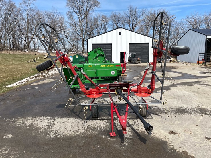 #146-•-h&s-hay-tedder-(stoughton,-wi)-image-6