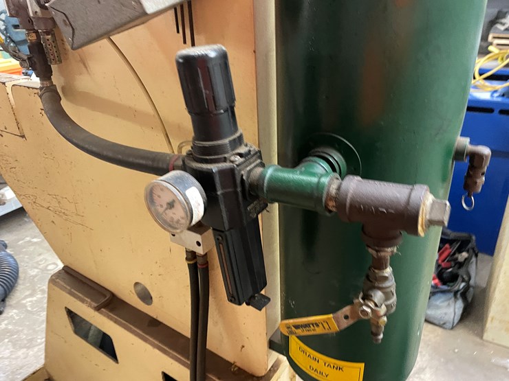 #2509-•-norlok-clincher-machine-(columbia-heights,-mn)-image-8