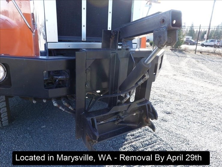 2001-freightliner-fld120-image-9