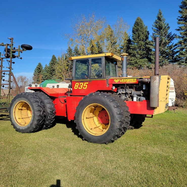 Lot 2. 1980 Versatile series 2 4wd tractor, good rubber, ( two are new, other 4 are very good shape) plumbed for air seeder, majored at 4500 hrs, 1960 hrs since major