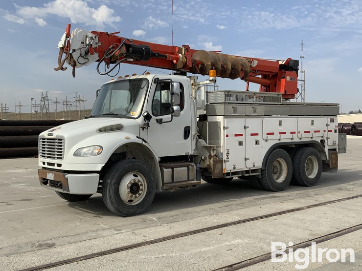 2013-freightliner-m2-106-image-9