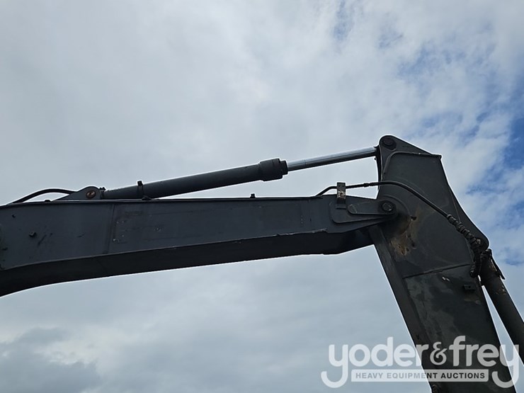 2016-deere-210g-image-14