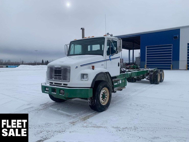 2003-freightliner-fl106-image-1