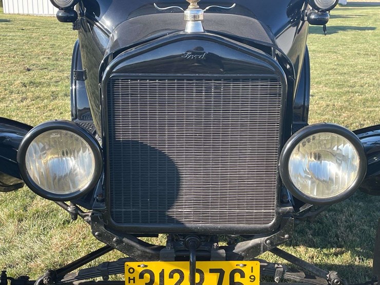 1917-model-t-touring-image-11