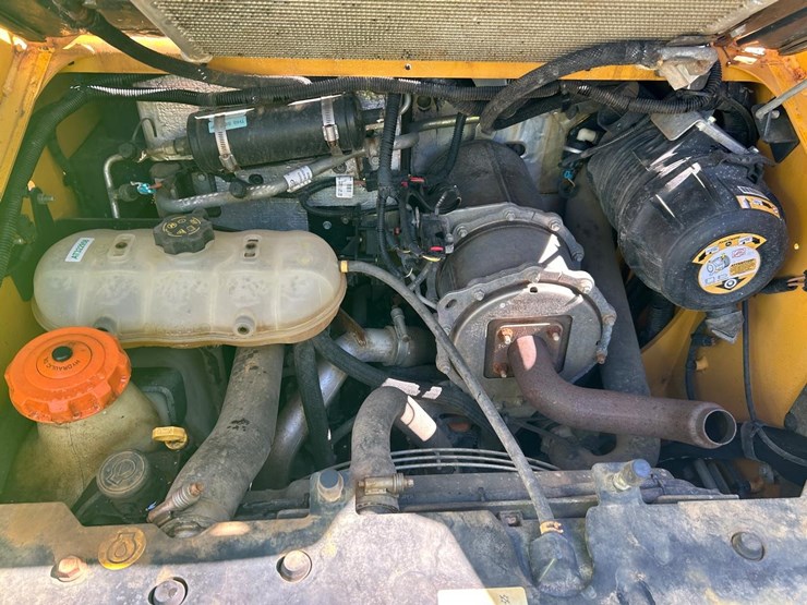 2019-deere-318g-image-14