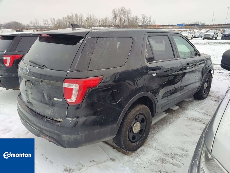 2017-ford-explorer-image-3