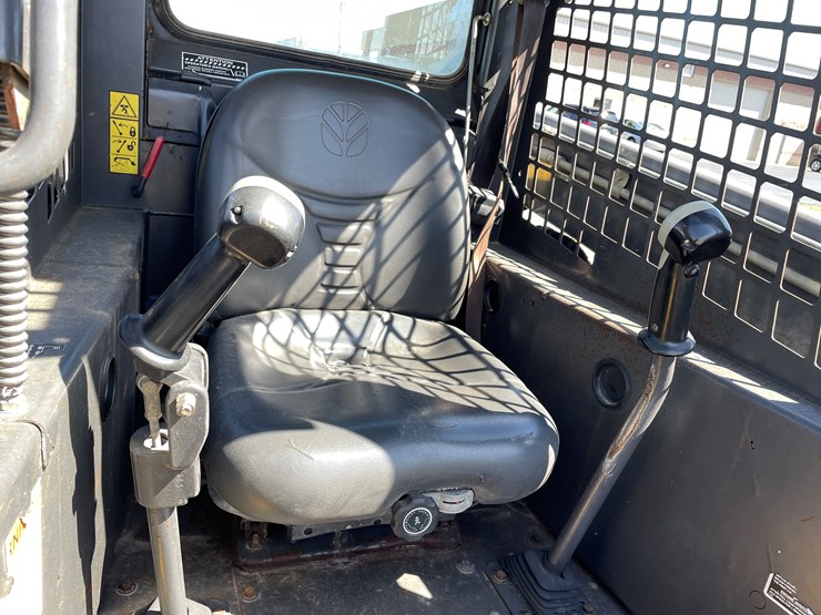 2006-new-holland-l170-image-22