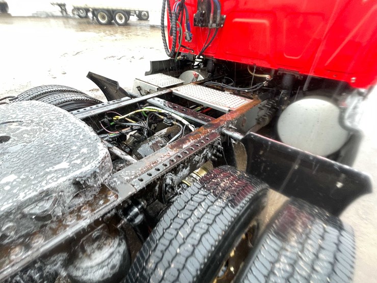 #234-•-2016-international-semi-tractor-(has-wi-title)-(denmark,-wi)-image-22