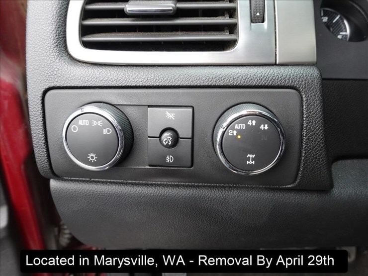 2007-chevrolet-suburban-image-11