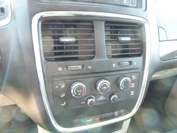 2014-dodge-grand-caravan-image-19