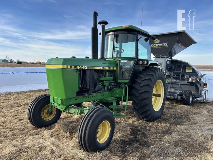 john-deere-4440-image-1