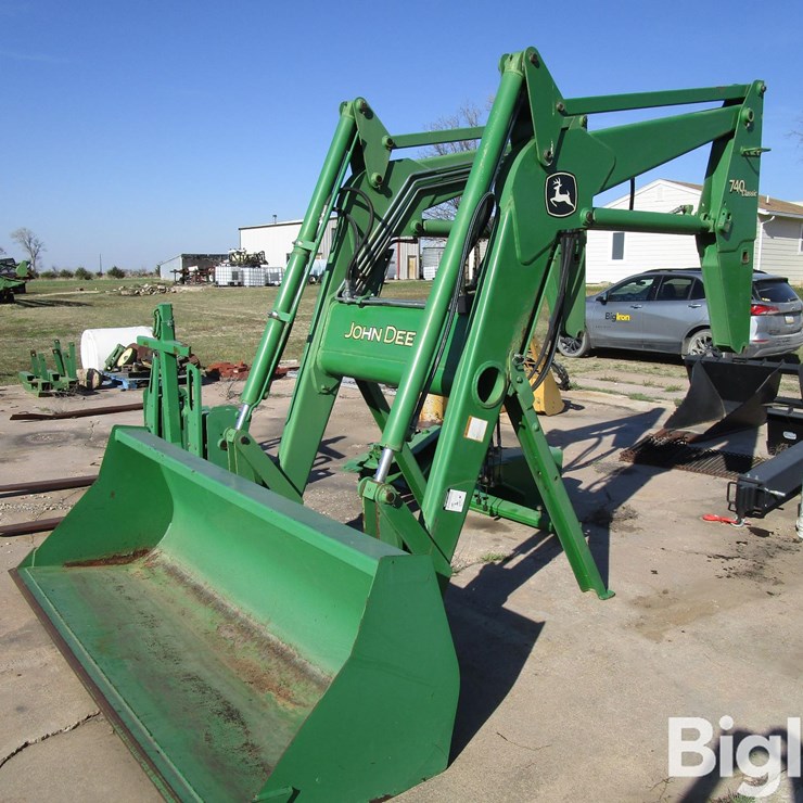 JOHN DEERE 740