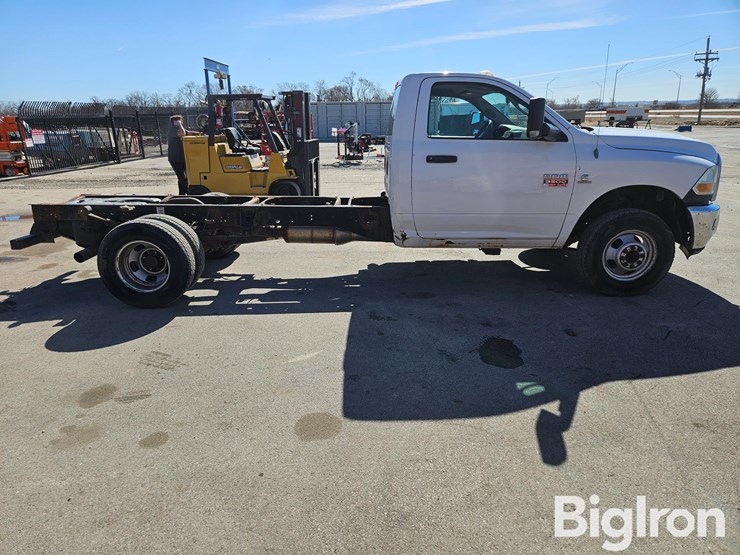 2011-dodge-ram-3500-image-4