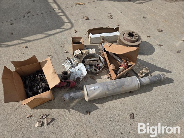 case-ih-antique-tractor-parts-image-8