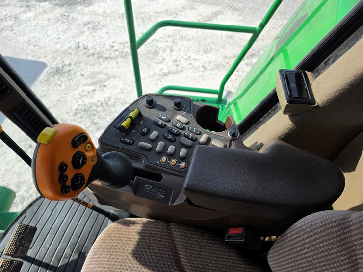 2006-john-deere-9560-sts-image-11