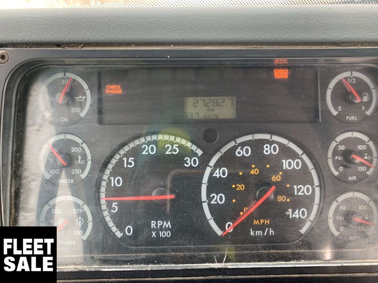 2003-freightliner-fl106-image-16