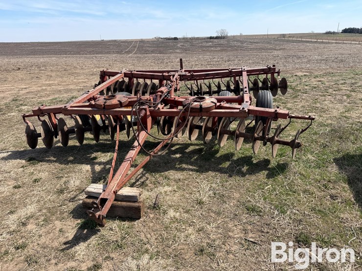 massey-ferguson-520-image-2