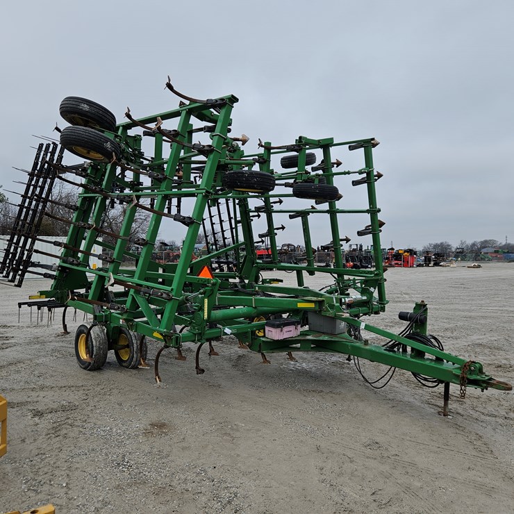 2013 JOHN DEERE 2210