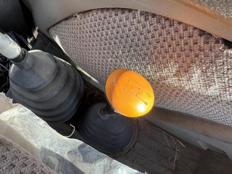 2022-john-deere-5100m-image-29