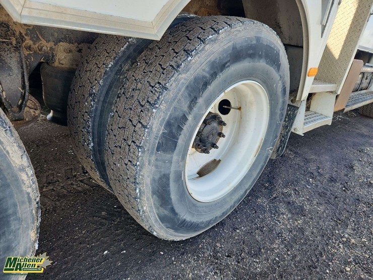 2006-international-durastar-4300-image-18