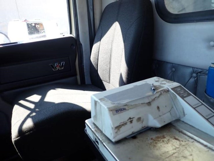 2017-western-star-4700sb-image-37