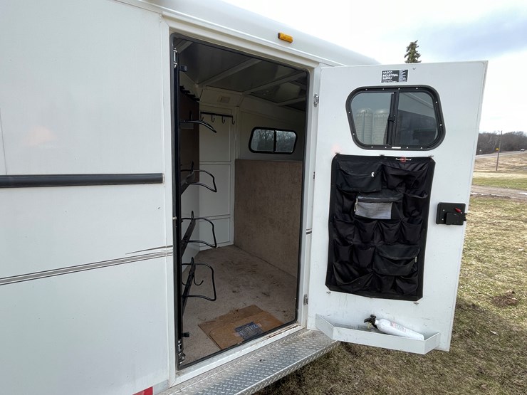 #292-•-2005-trails-west-classic-horse-trailer-(has-mn-title-in-delay)(scandia,-mn)-image-30