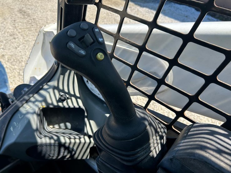 2020-bobcat-t595-image-24