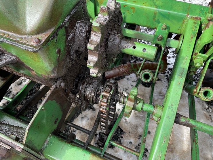 #150-•-oliver-64-grain-drill-(mason,-wi)-image-19