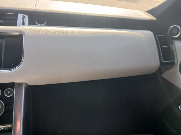 2016-land-rover-range-rover-image-37